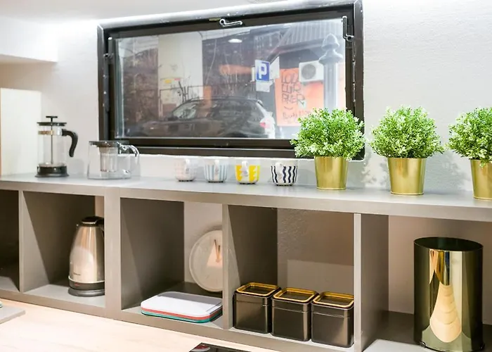 Cosy In Perfect Location Apartment